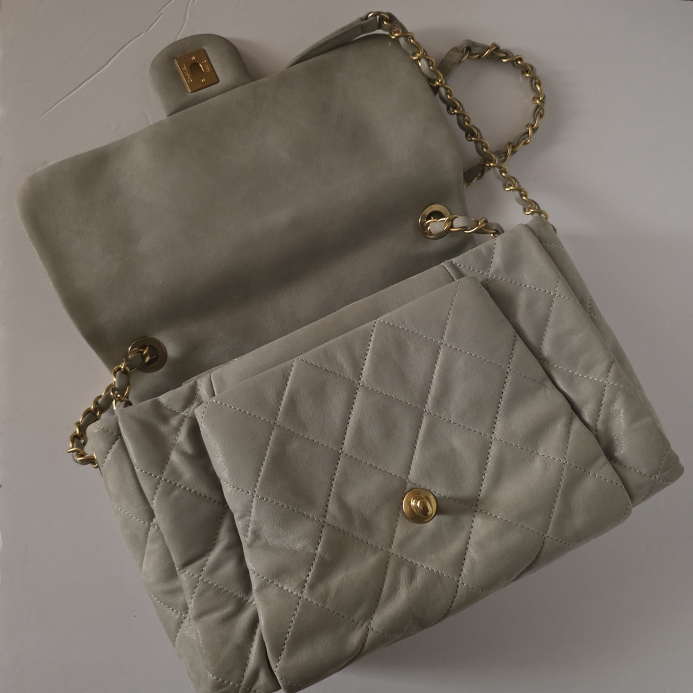 Authentic Chanel Heather Grey Iridescent 'Chic Quilt Bag' Flap - Picture 10 of 14